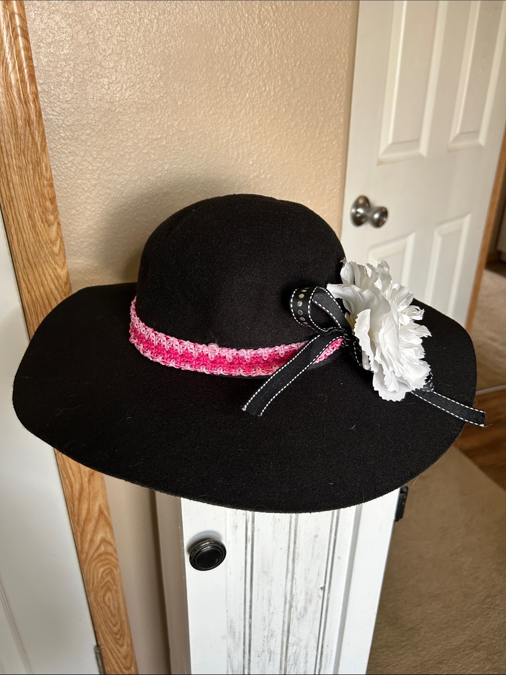 Black Wide Brim Women’s Hat with Pink Trim and White Flower Accent